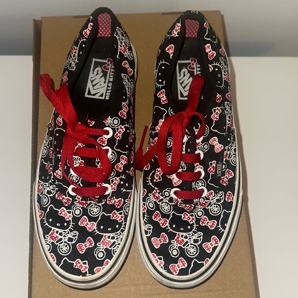 VANS x Hello Kitty Authentic Vans Kitty Sanrio US 7.5